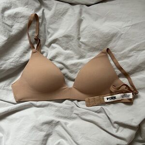PINK Victoria's Secret Wireless Wear Everywhere Push Up Bra